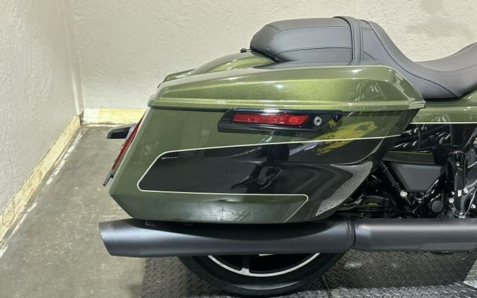 Harley-Davidson® Road Glide® 2026 FLTRX 84667340 OLIV STL MTL/BLK W/ PINSTRI