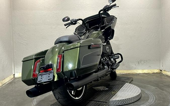 Harley-Davidson® Road Glide® 2026 FLTRX 84667340 OLIV STL MTL/BLK W/ PINSTRI