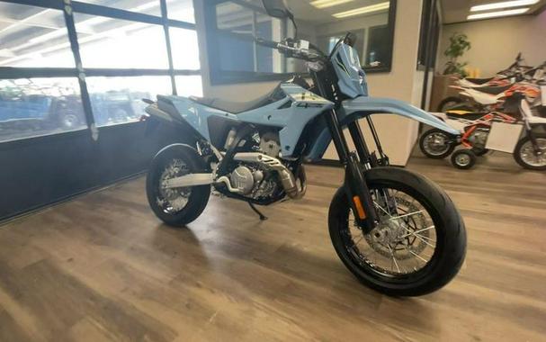 2025 Suzuki DR-Z4SM