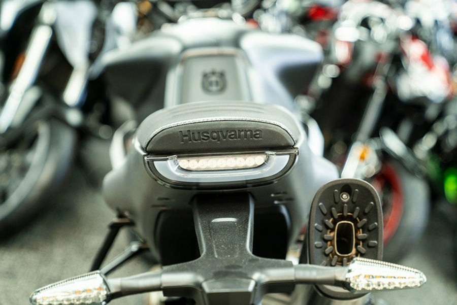 2025 Husqvarna Svartpilen 801 801
