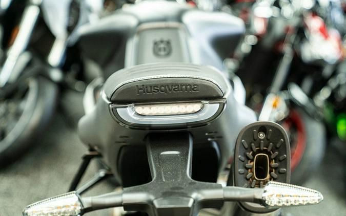 2025 Husqvarna Svartpilen 801 801