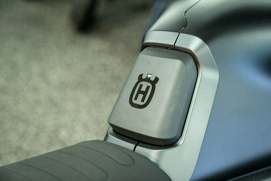2025 Husqvarna Svartpilen 801 801