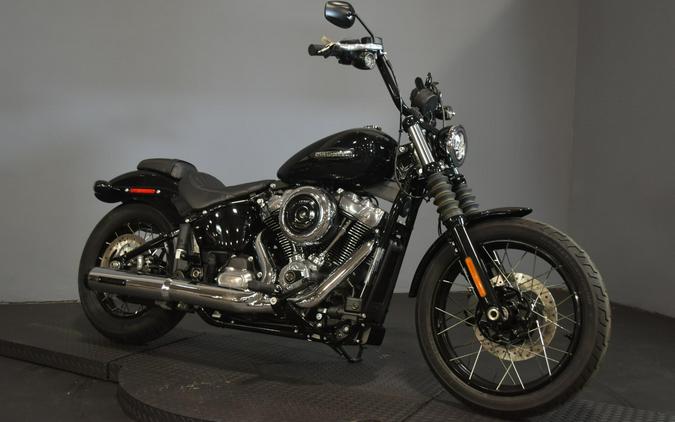 2026 Harley-Davidson Street Bob Vivid Black Chrome Laced Wheels