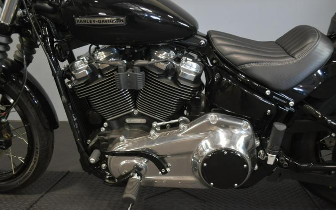 2026 Harley-Davidson Street Bob Vivid Black Chrome Laced Wheels