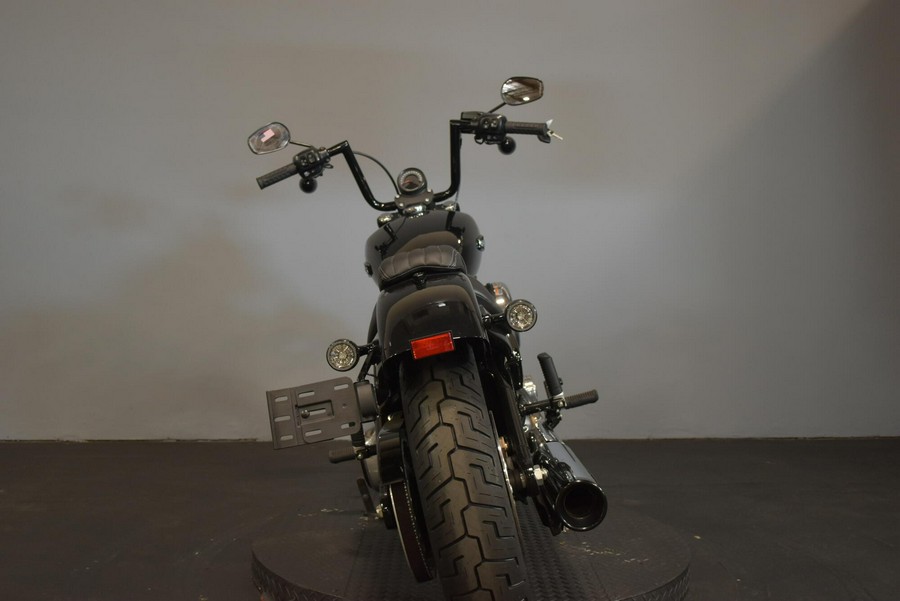 2026 Harley-Davidson Street Bob Vivid Black Chrome Laced Wheels