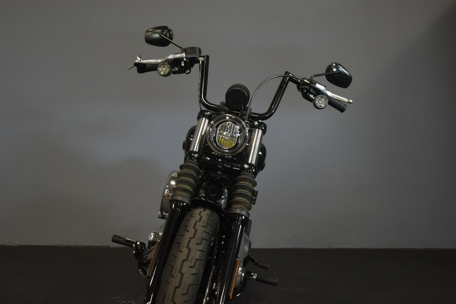 2026 Harley-Davidson Street Bob Vivid Black Chrome Laced Wheels