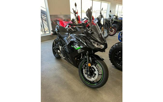 2024 Kawasaki Ninja® 650 - Metallic Matte Dark Gray/Metallic Spark Black/Metallic Flat Spark Black