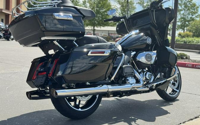 2025 Harley-Davidson Street Glide® Ultra FLHXU Vivid Black 615766
