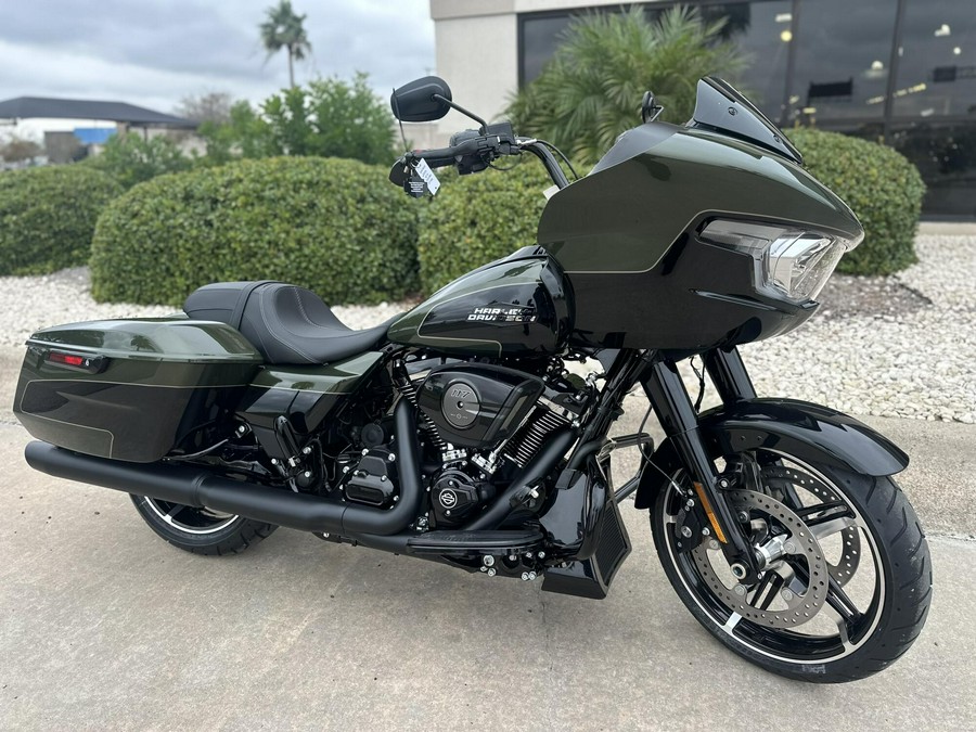 2026 Harley-Davidson Road Glide OLIV STL MTL/BLK W/ PINSTRI