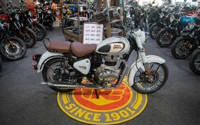 2022 Royal Enfield Classic 350 Review (17 Fast Facts)