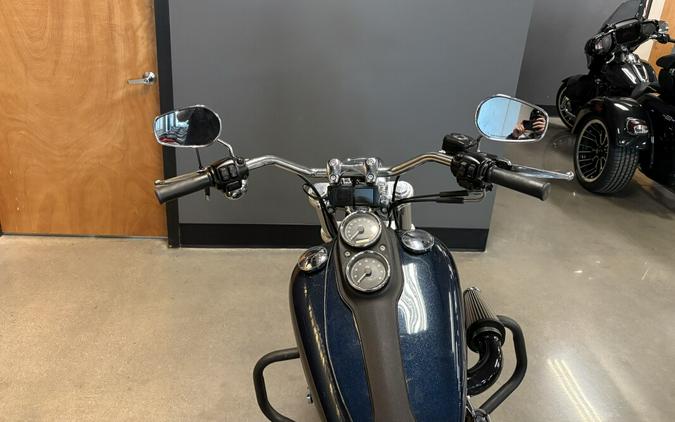 2016 Harley-Davidson® Low Rider® Custom Colour Cosmic Blue Pearl