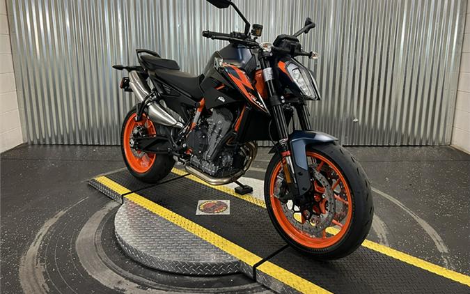 2023 KTM 890 Duke R