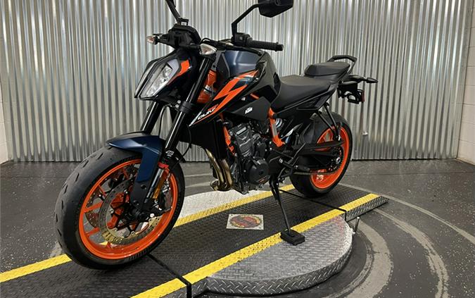 2023 KTM 890 Duke R