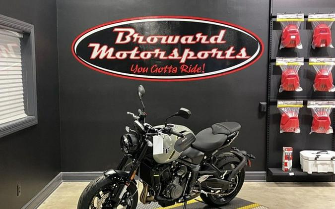 2026 Triumph Trident 660 Triple Tribute Edition Sapphire Black and Cobalt Blue