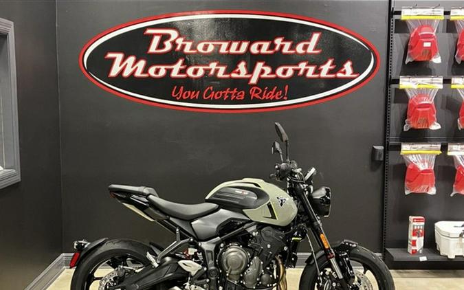 2026 Triumph Trident 660 Triple Tribute Edition Sapphire Black and Cobalt Blue