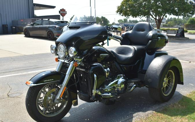 FLHTCUTG Tri Glide Ultra