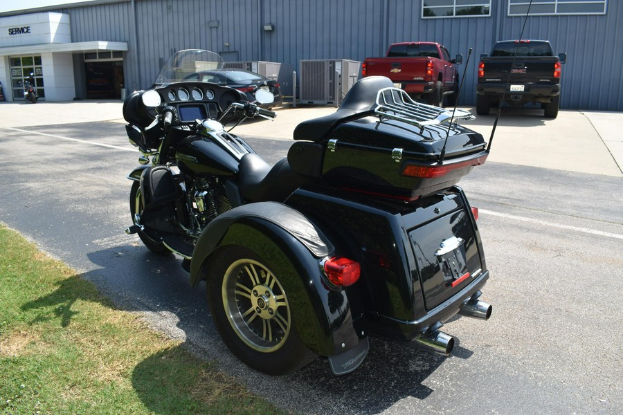 FLHTCUTG Tri Glide Ultra