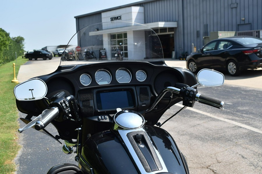 FLHTCUTG Tri Glide Ultra