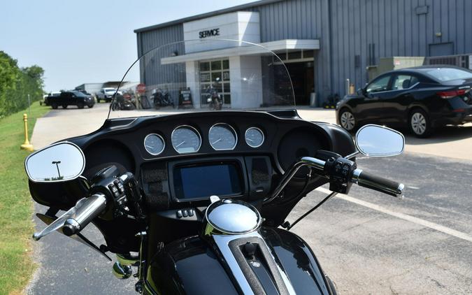FLHTCUTG Tri Glide Ultra