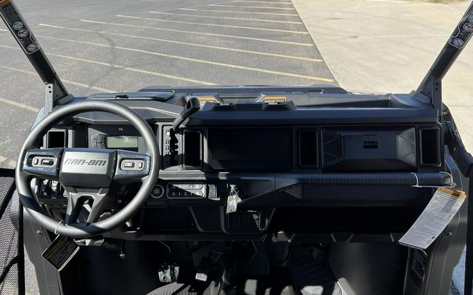 2026 Can-Am® Defender MAX XT HD11 With 10.25 in.display