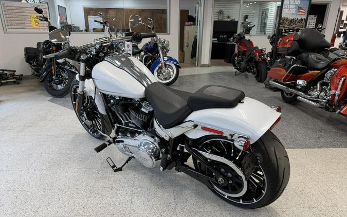 2024 Harley-Davidson® Breakout® 117 White Onyx Pearl