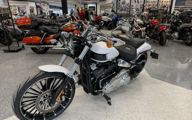 2024 Harley-Davidson® Breakout® 117 White Onyx Pearl