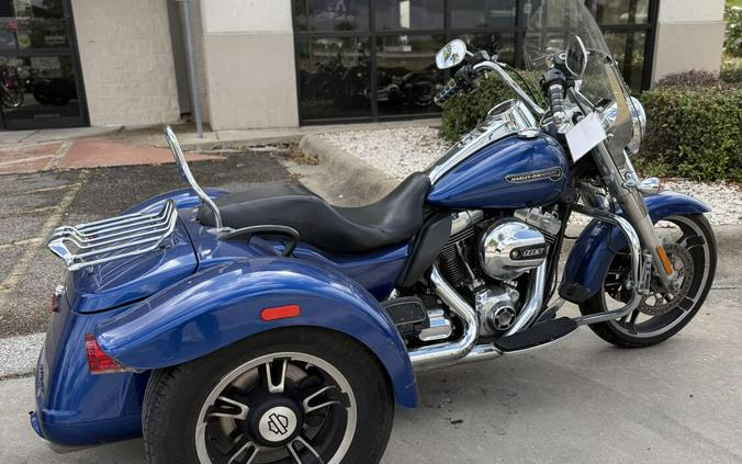 2015 Harley-Davidson Freewheeler SUPERIOR BLUE