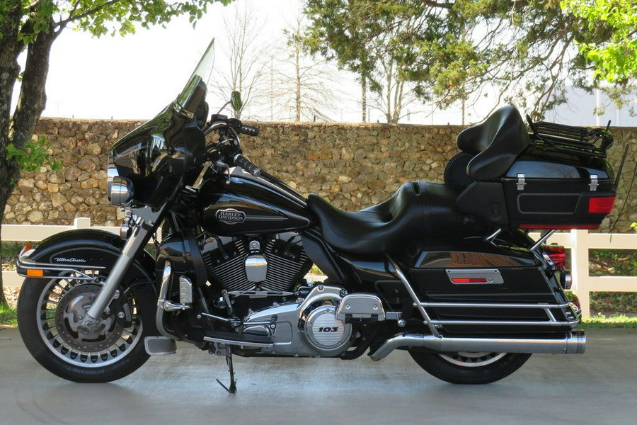 2012 Harley-Davidson® FLHTCU - Electra Glide® Ultra Classic