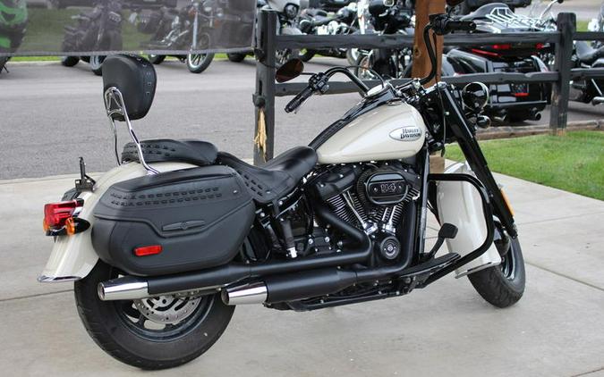 2022 Harley-Davidson® FLHCS - Heritage Classic 114