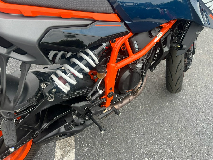 2025 KTM 390 Duke