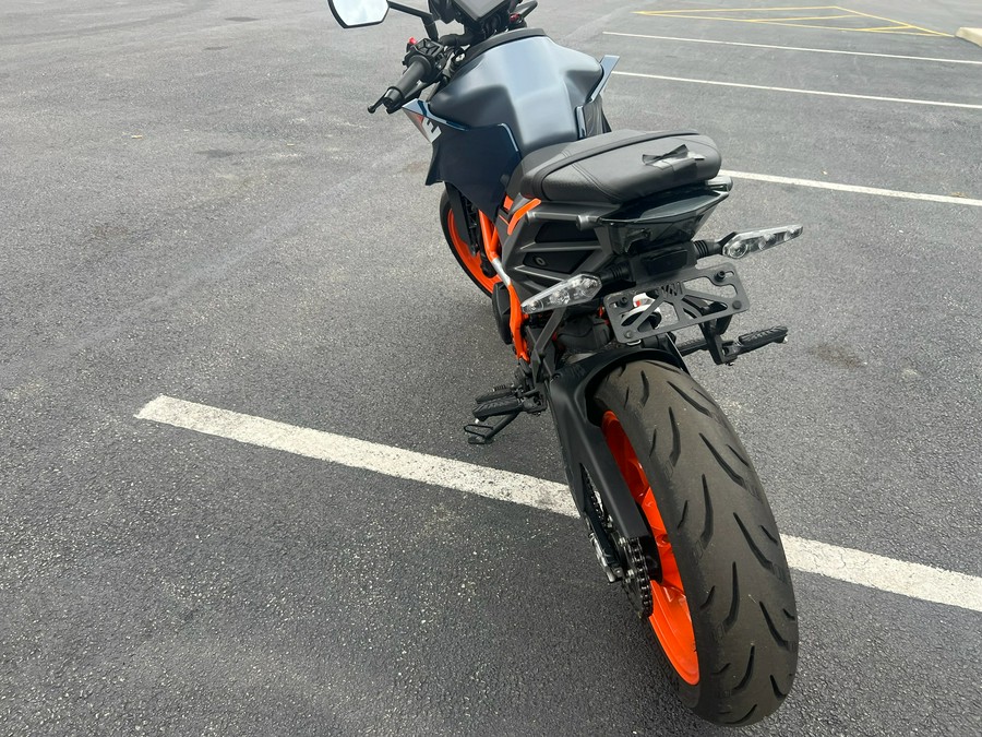 2025 KTM 390 Duke