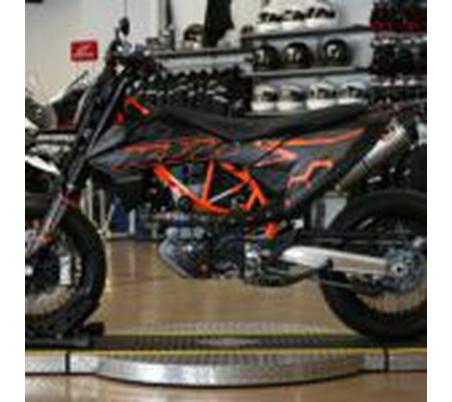 2023 KTM 690 SMC R