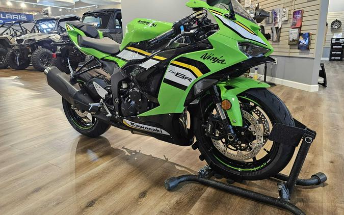 2025 Kawasaki NINJA ZX-6R KRT Edition Lime Green/Ebony/Pearl Blizzard White - 107202