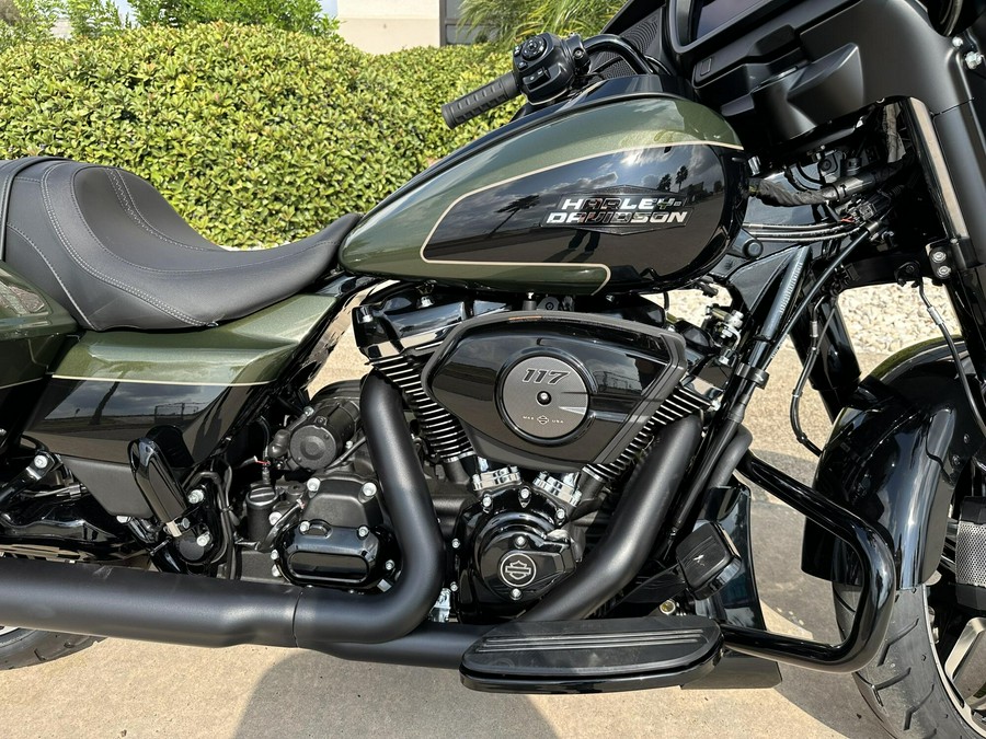 2026 Harley-Davidson Street Glide OLIV STL MTL/BLK W/ PINSTRI