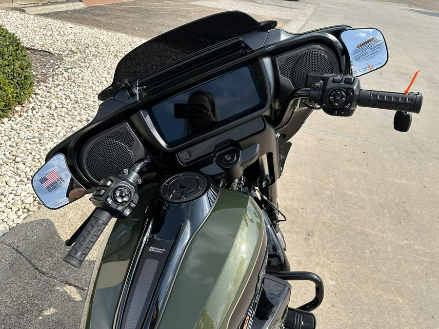 2026 Harley-Davidson Street Glide OLIV STL MTL/BLK W/ PINSTRI