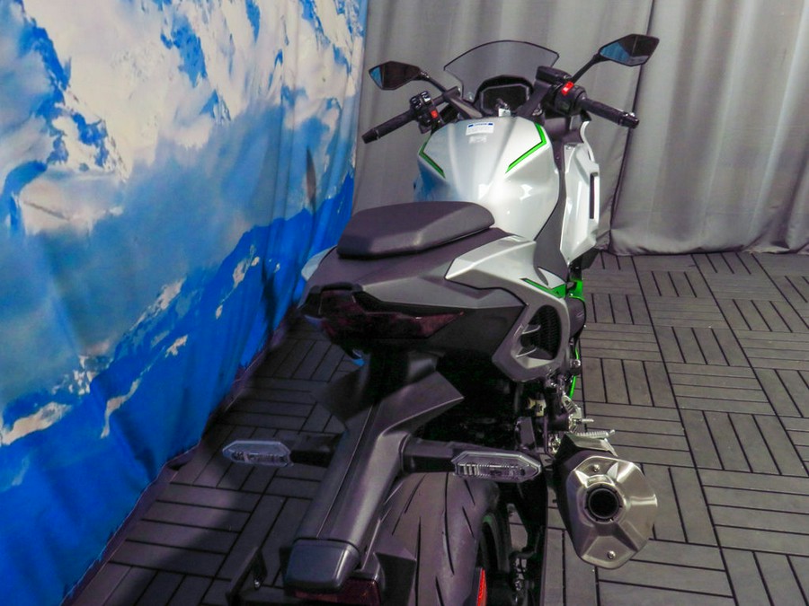 2024 Kawasaki Ninja® 7 Hybrid ABS