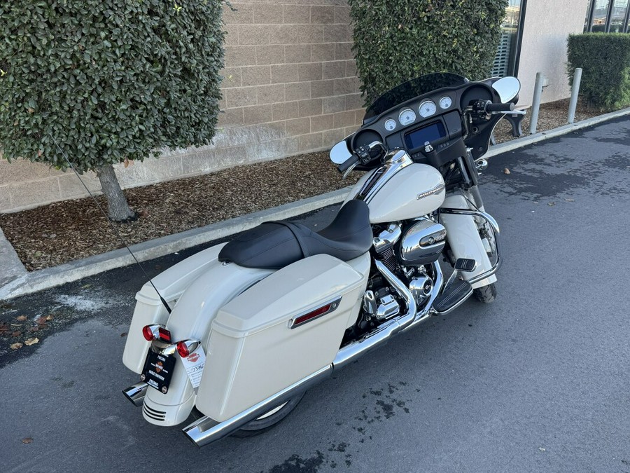 FLHX 2022 Street Glide®