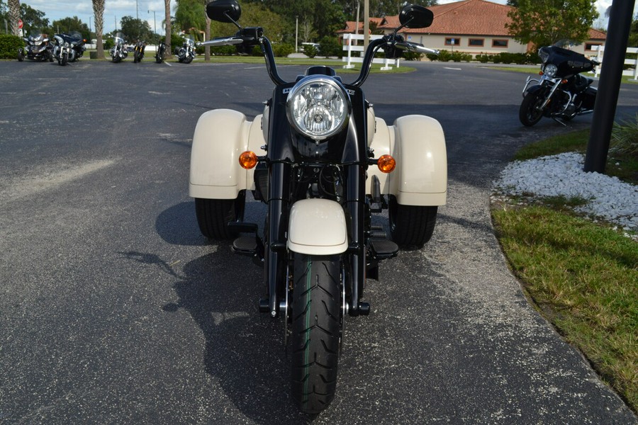 2023 Harley-Davidson Freewheeler White Sand Pearl- FLRT
