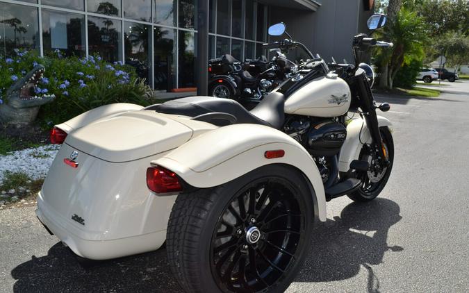 2023 Harley-Davidson Freewheeler White Sand Pearl- FLRT