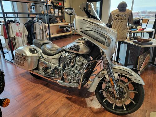 Quick review of 2018 Indian Chieftain Elite with big...