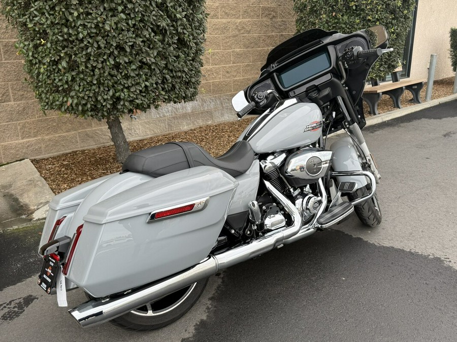 FLHX 2024 Street Glide®