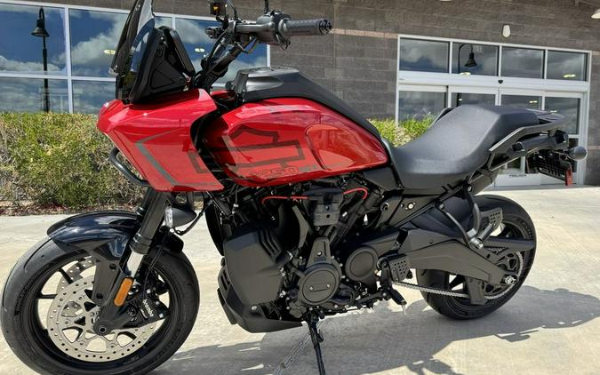 2025 Harley-Davidson® RA1250ST - Pan America® 1250 ST