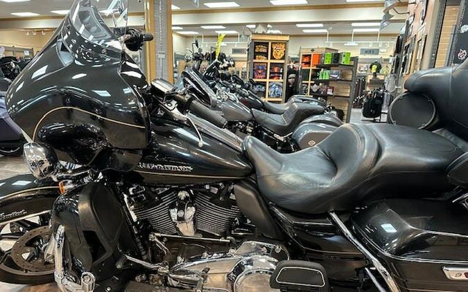 2017 Harley-Davidson® Ultra Limited Black Quartz