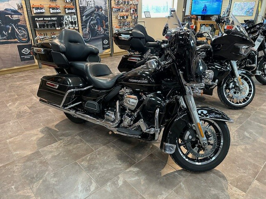 2017 Harley-Davidson® Ultra Limited Black Quartz