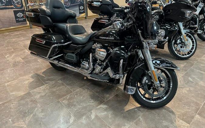 2017 Harley-Davidson® Ultra Limited Black Quartz