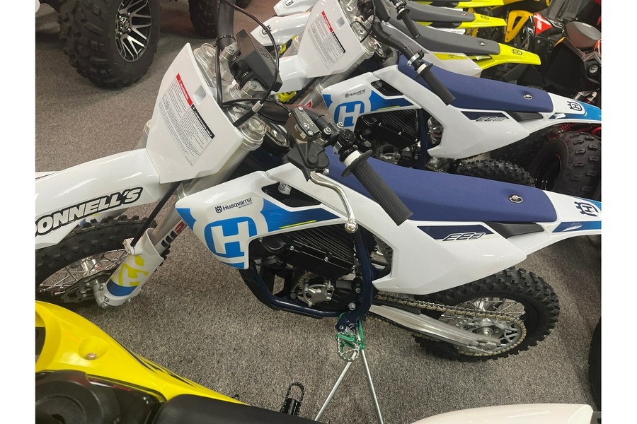 2024 Husqvarna Motorcycles EE 3