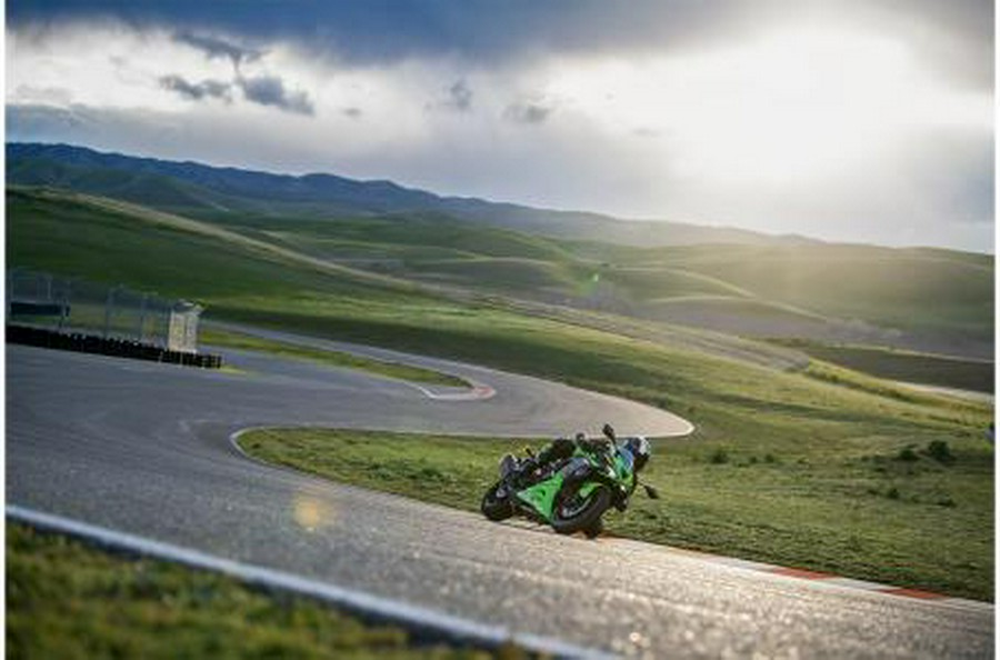 2024 Kawasaki Ninja® ZX™-6R Base