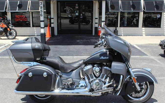 2019 Indian Motorcycle® Roadmaster® Steel Gray Smoke / Thunder Black Smoke