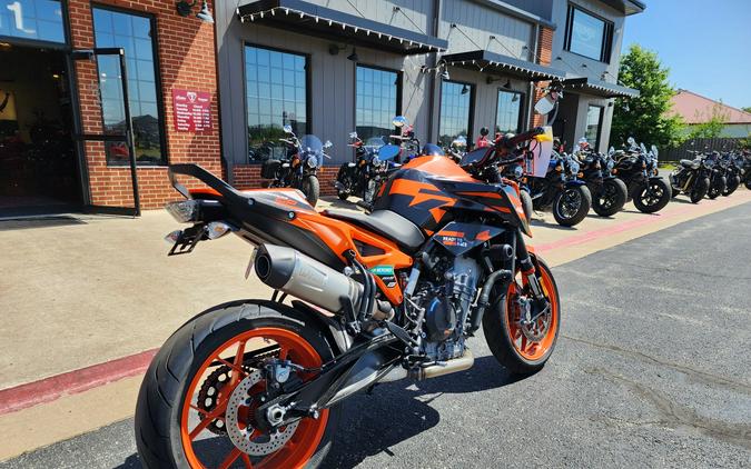 2022 KTM 890 Duke GP