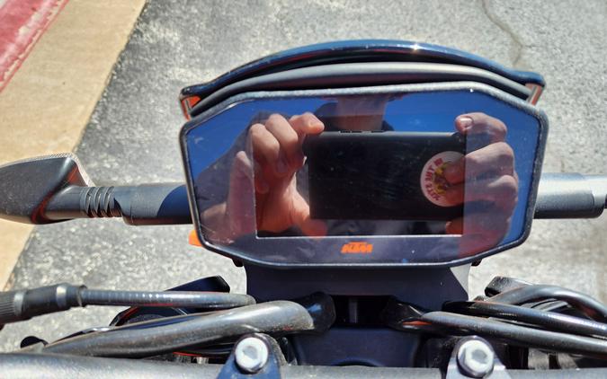 2022 KTM 890 Duke GP